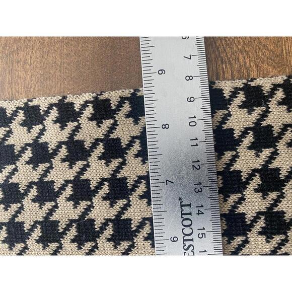 Calvin Klein Houndstooth Knit Scarf - Picture 8 of 14